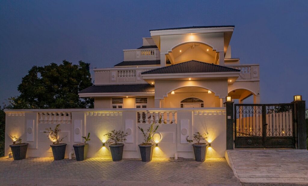 luxury pool villa udaipur
